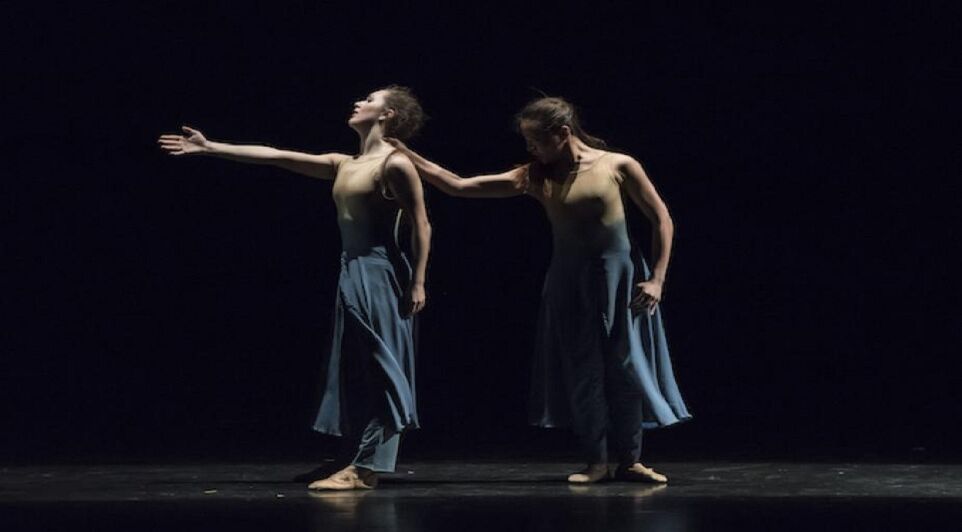 V mlhach, Ayano Nagamori, Tereza Szentpéteryová. Foto: Sergei Gherciu.